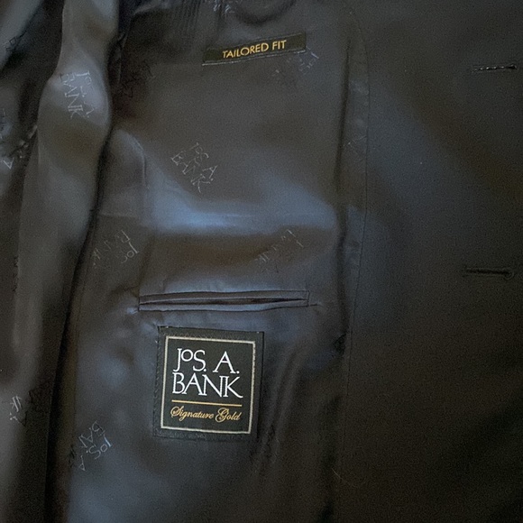 Jos. A Bank - Signature Gold 2-Button Tailored Fit Wool Suit - Navy Blue - Picture 11 of 11